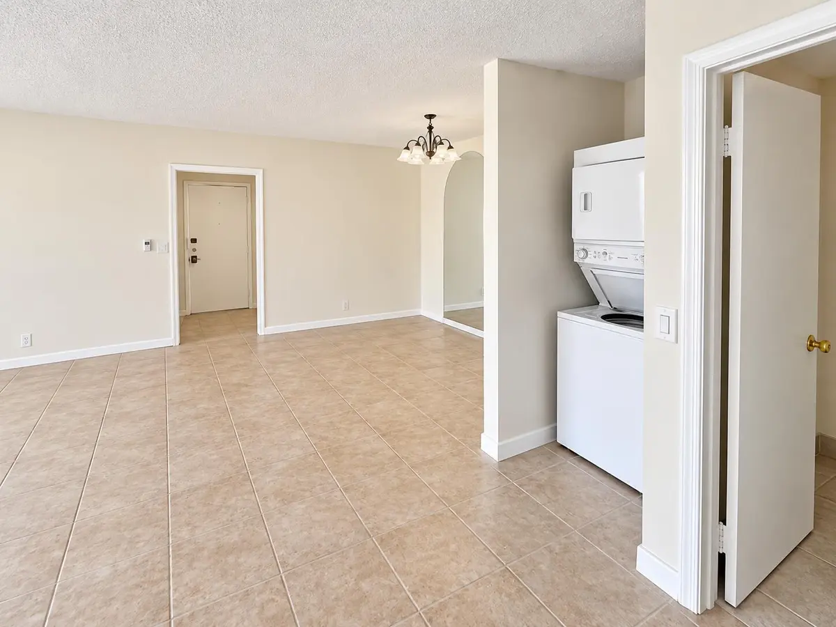 Spacious Neutral-Toned Apartment Interio at , Boca Raton