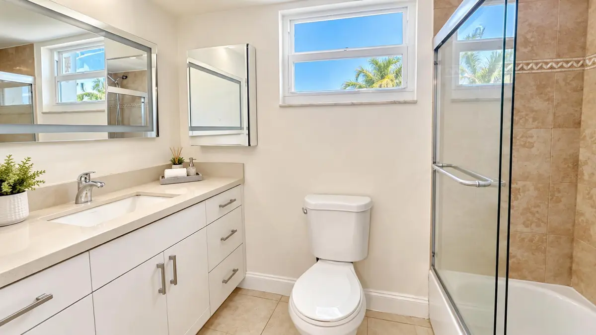 bathroom 1 at 2751 S OCEAN Drive 1703N, Hollywood