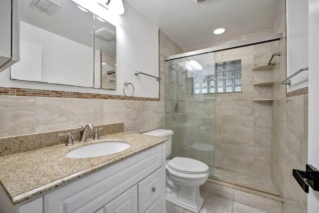 bathroom at 5615 FREEDOM Street, Hollywood