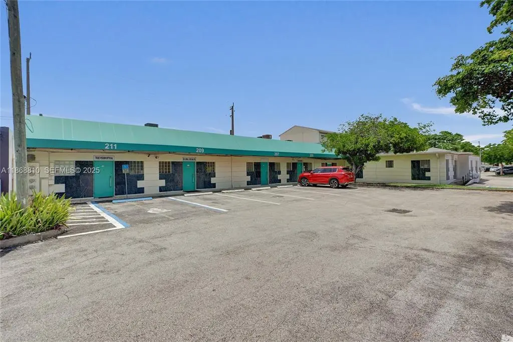 10 + at 201 E HALLANDALE BEACH Boulevard, Hallandale Beach