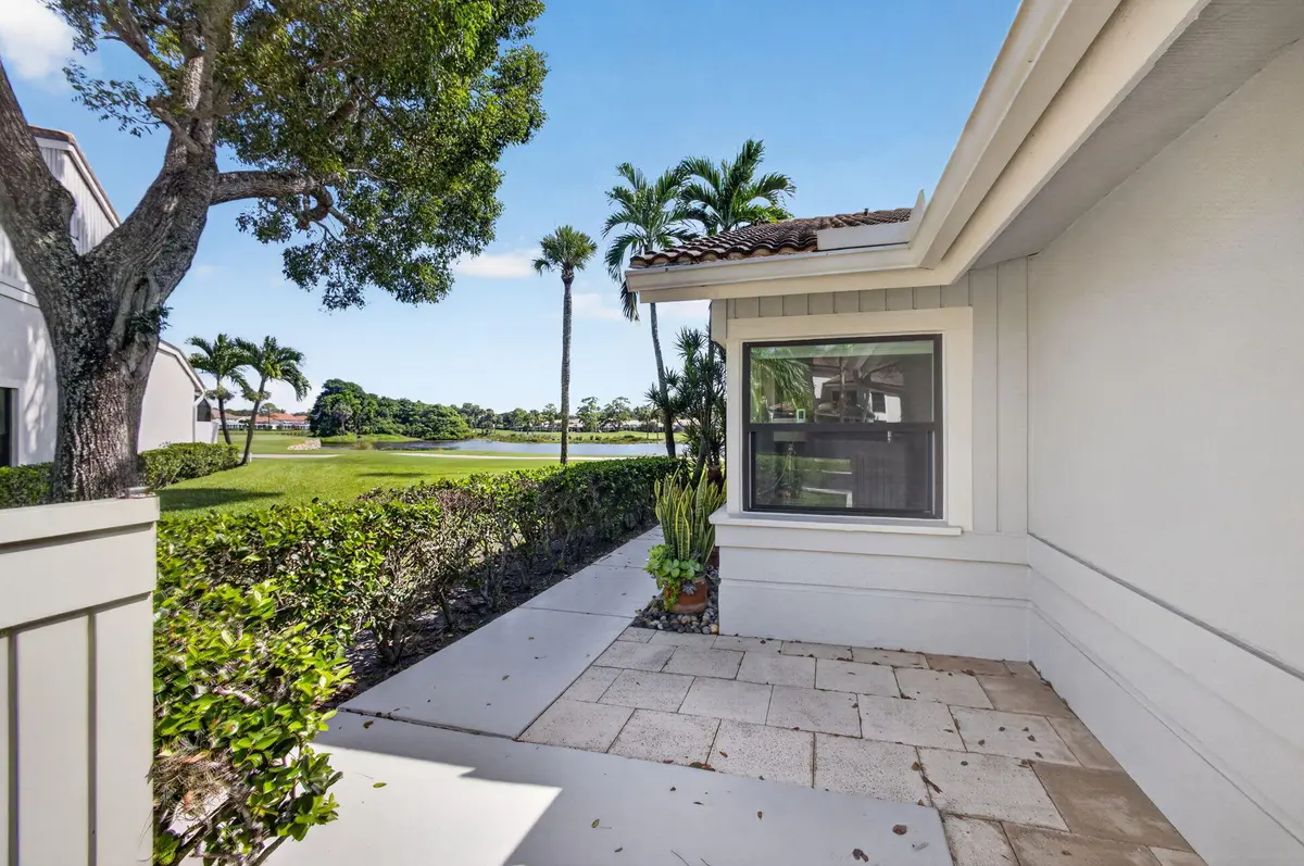 End Unit at 543 Prestwick Circle, Palm Beach Gardens