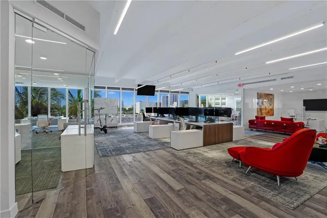 Photo 1 at 1680 Michigan Avenue 817,K-P, Miami Beach