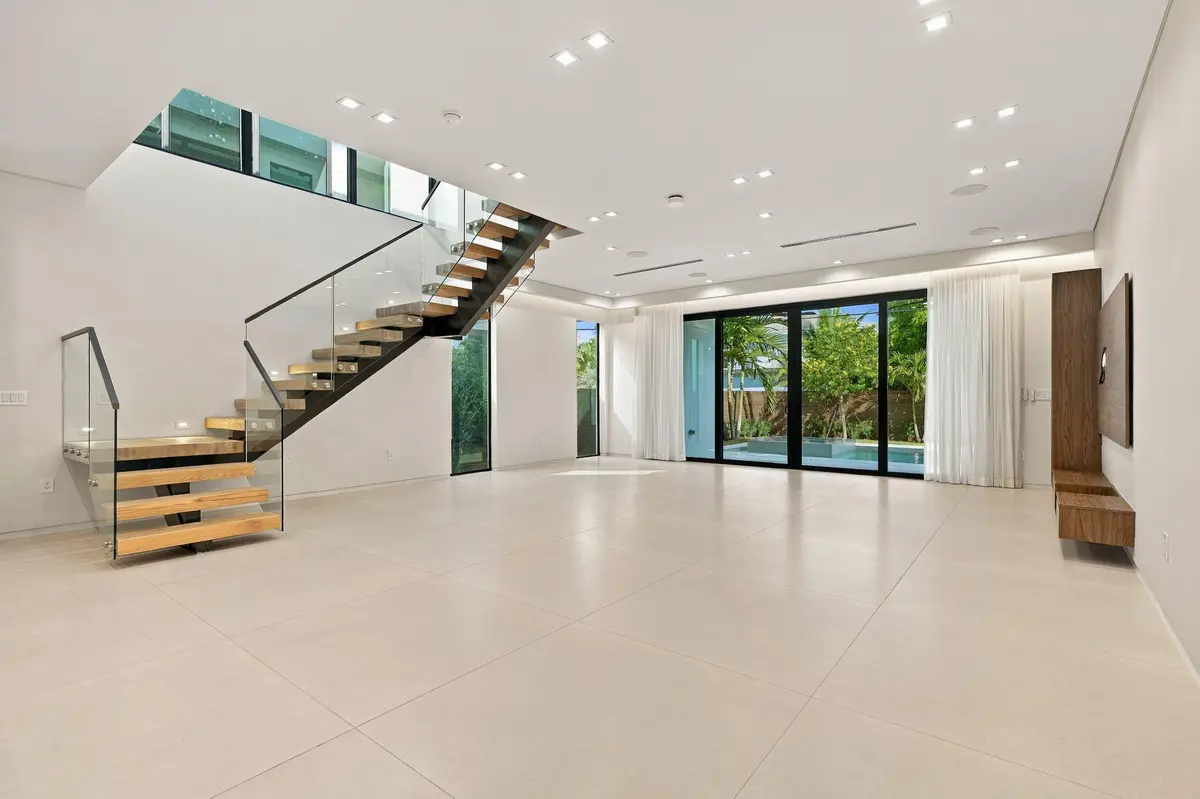 9-web-or-mls-1015-ne-3rd-st at 1015 NE 3rd Street, Fort Lauderdale