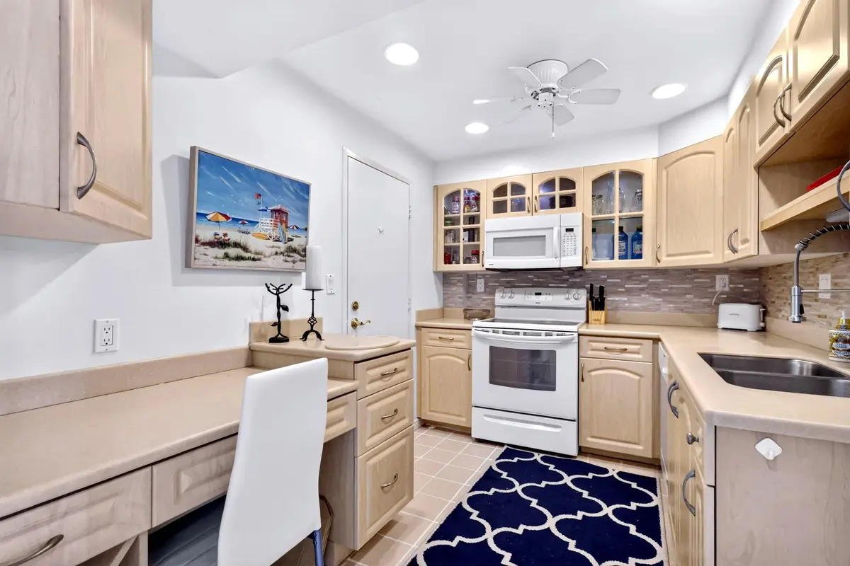7-web-or-mls-_14A2891 at 2840 S Ocean Boulevard 3070, Palm Beach