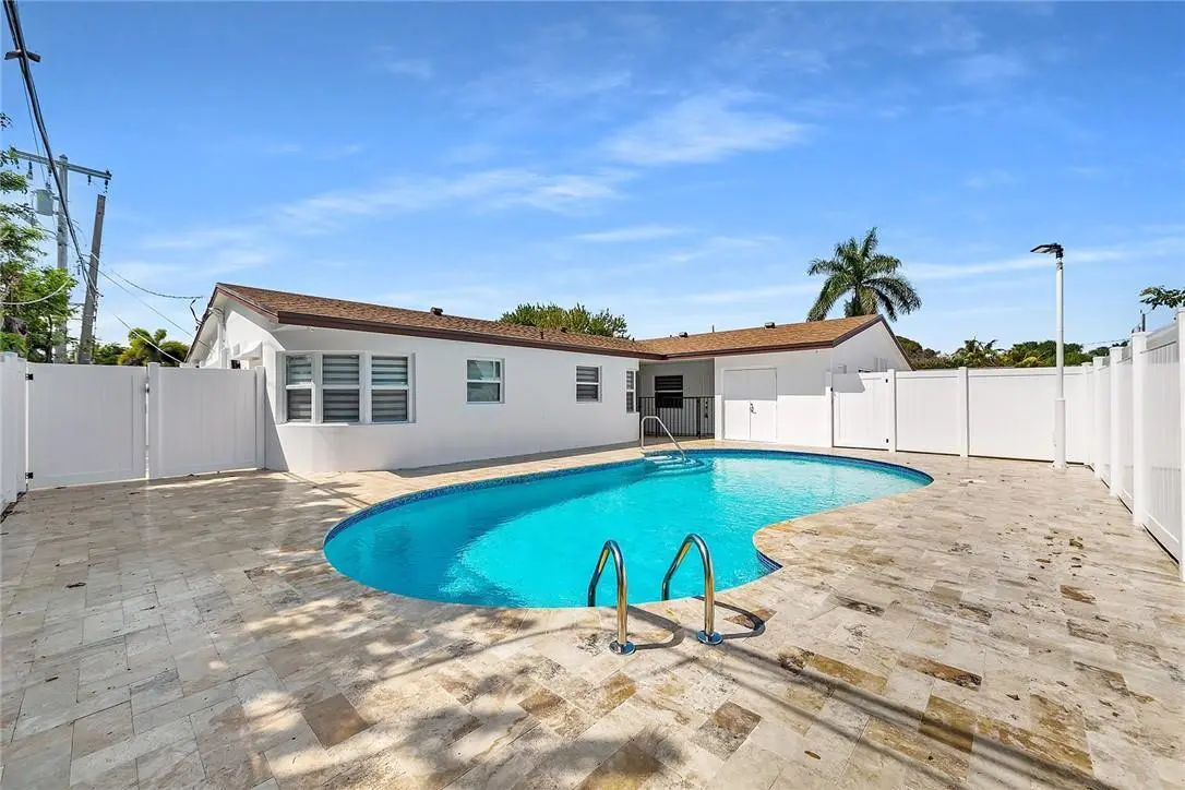 Photo 2 at 5122 NE 19th Avenue 2, Fort Lauderdale