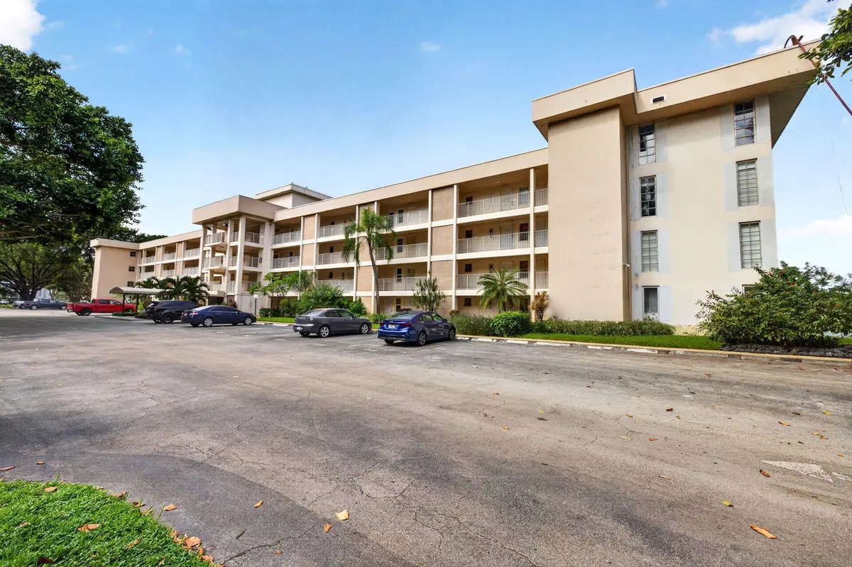 4-web-or-mls-699A3585 at 2601 S COURSE Drive 403, Pompano Beach