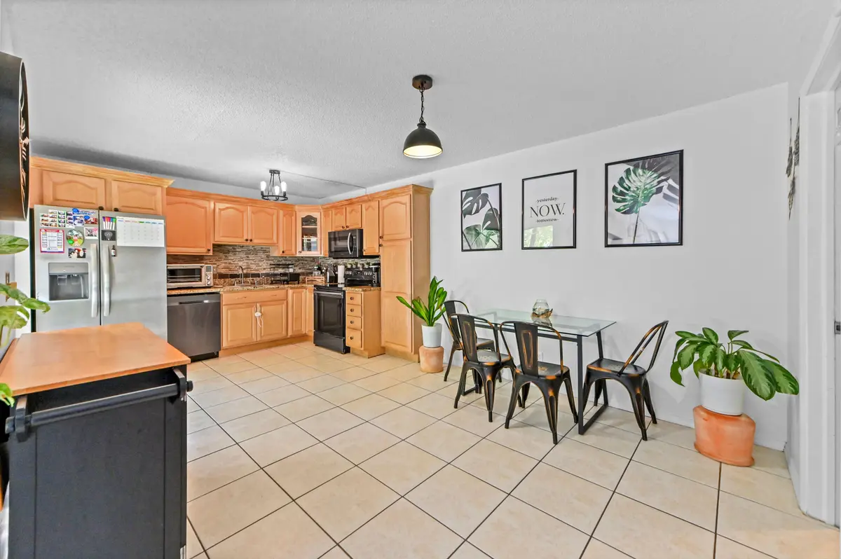 11 Kitchen dining 01 at 824 Springdale Circle, Palm Springs