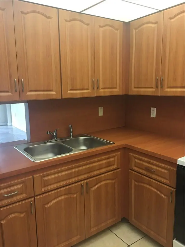 Photo 3 at 15600 NW 7TH Avenue 421, Miami