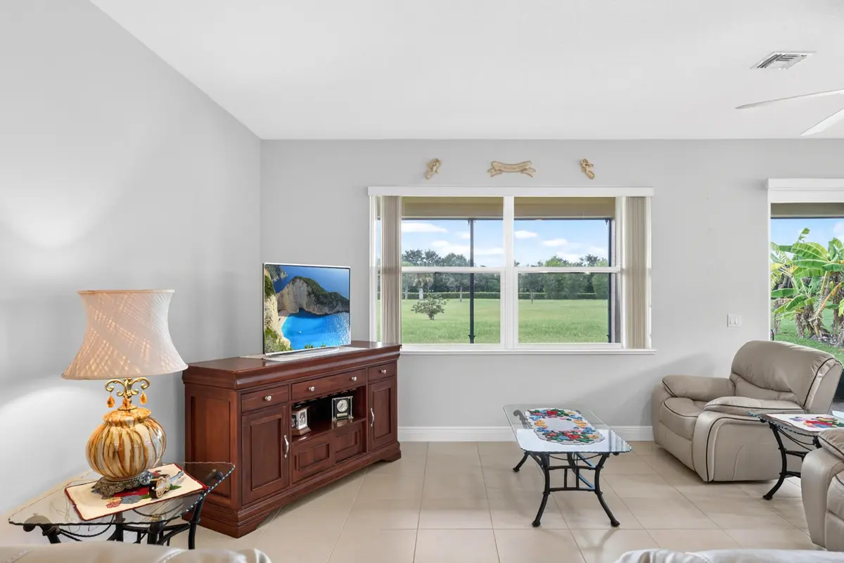 727 Honeybell Ct SW-7 at 727 HONEYBELL Court, Vero Beach