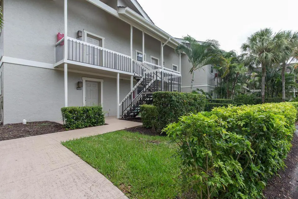 front at 11863 Wimbledon 501 Circle 501, Wellington
