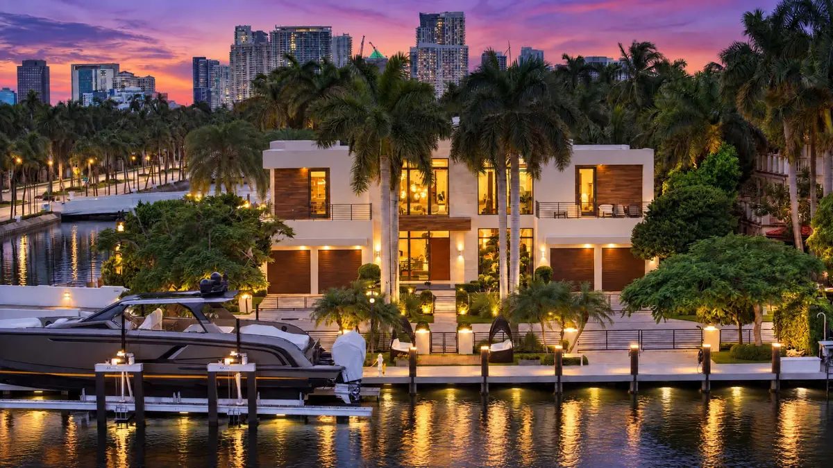 017_DJI_20261005213608_0607_D_twilight at 1 ROYAL PALM Drive, Fort Lauderdale