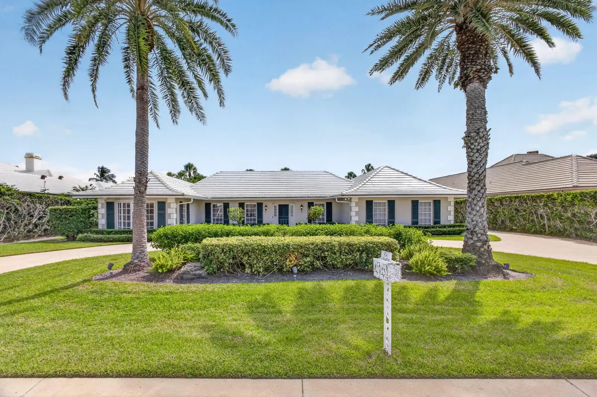 Front elevation at 934 Palm Way, North Palm Beach