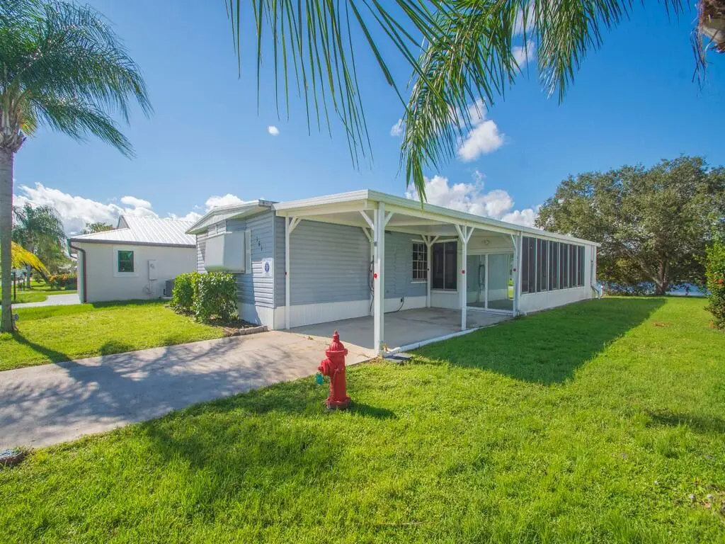 Driveway at 161 Cam Del Rio, Port St. Lucie