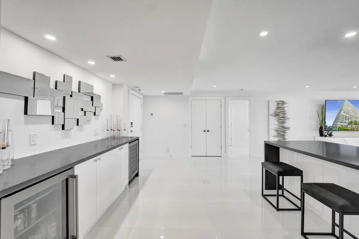 Beverage Bar and Informal Dining Island at 2100 S OCEAN Lane 2409, Fort Lauderdale