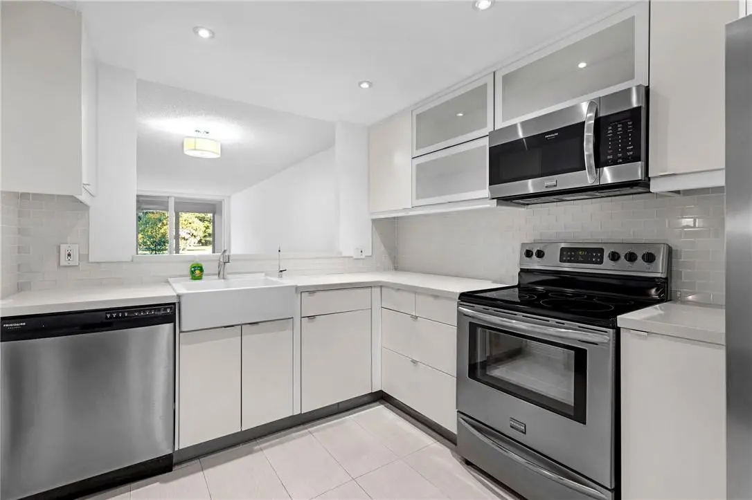 Photo 10 at 605 OAKS Drive 104, Pompano Beach