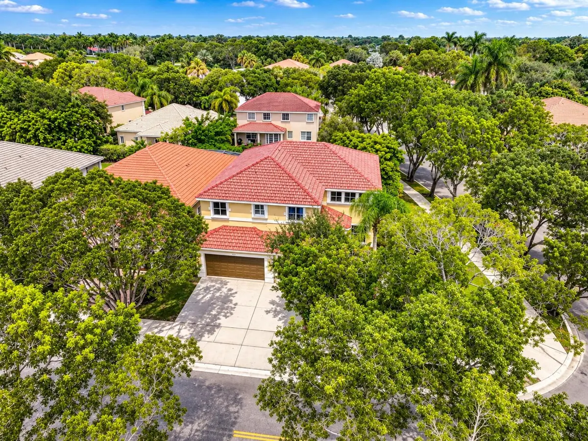4301 Fox Hollow at 4301 Fox Hollow, Weston