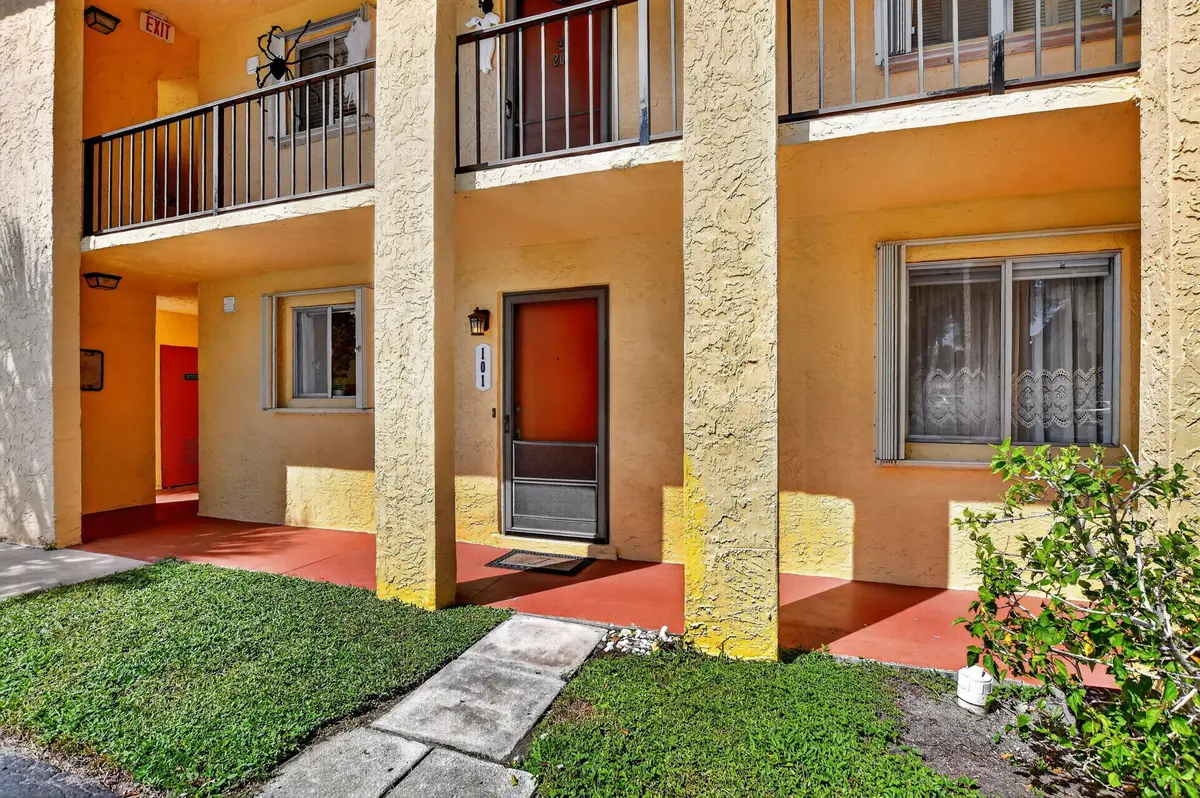 3-web-or-mls-DSC_5199 at 872 SW 9th Street Circle 101, Boca Raton