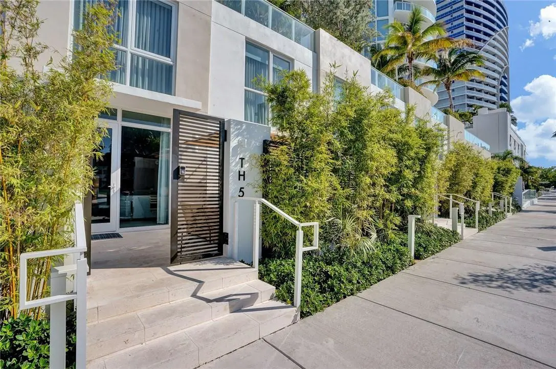 Photo 3 at 401 N BIRCH Road TH5, Fort Lauderdale