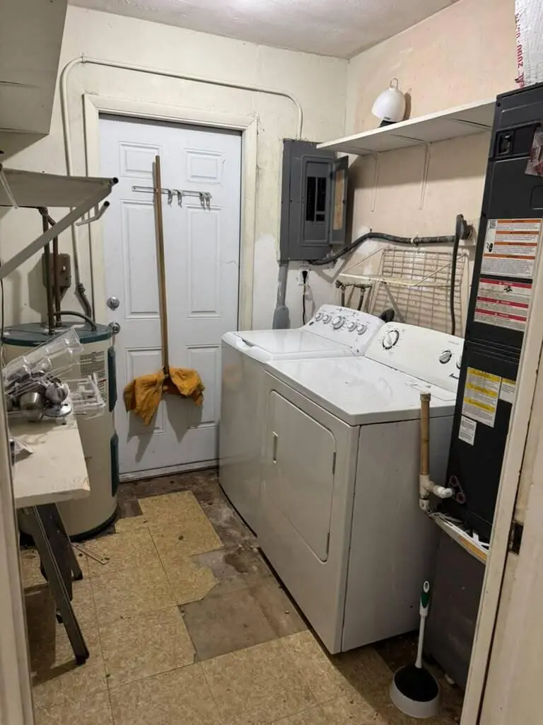 laundry room at 3501 SW 123RD Court, Miami