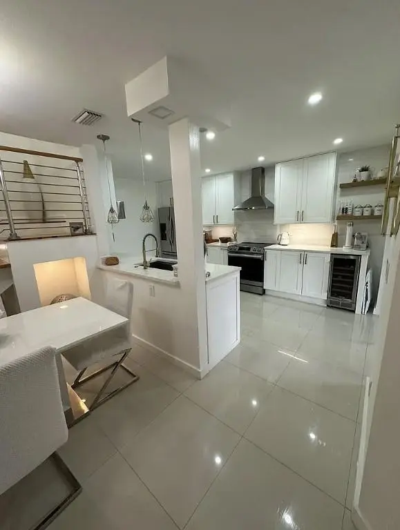 Photo 3 at 8811 W SUNRISE Boulevard, Plantation