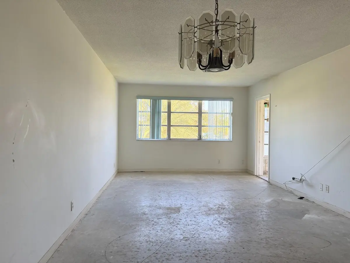 Living Dining area at 2309 PARK Lane 210, Hollywood