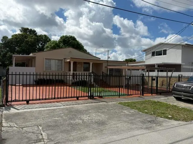 378 W 39th Place, Hialeah, FL – photo 3