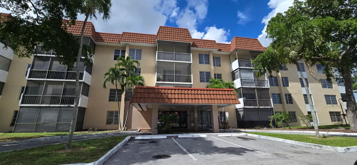 Front of Structure at 4154 Inverrary Drive 302, Lauderhill