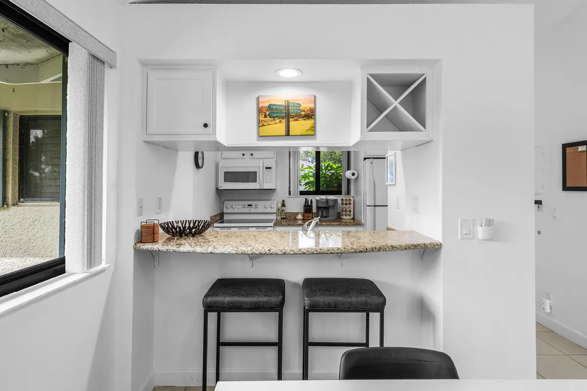 Kitchen at 526 Club Drive, Palm Beach Gardens