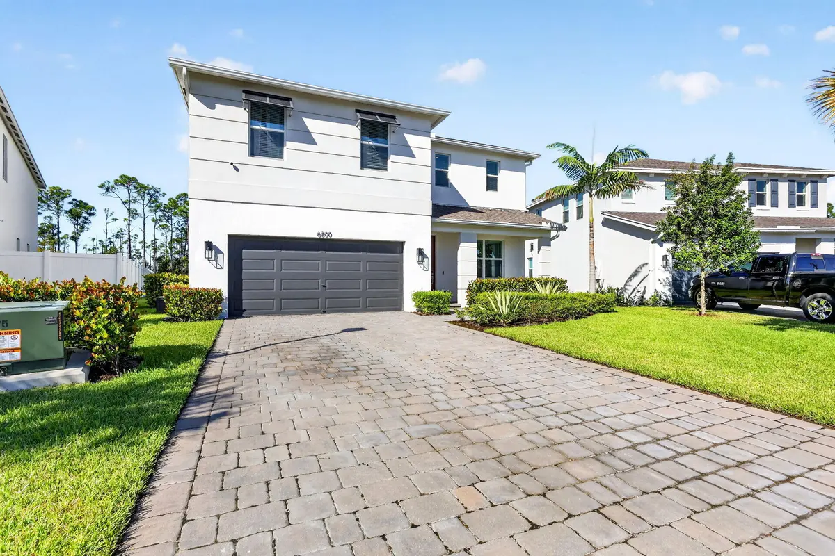 02_Front at 6800 SE PARK TRACE Drive, Stuart