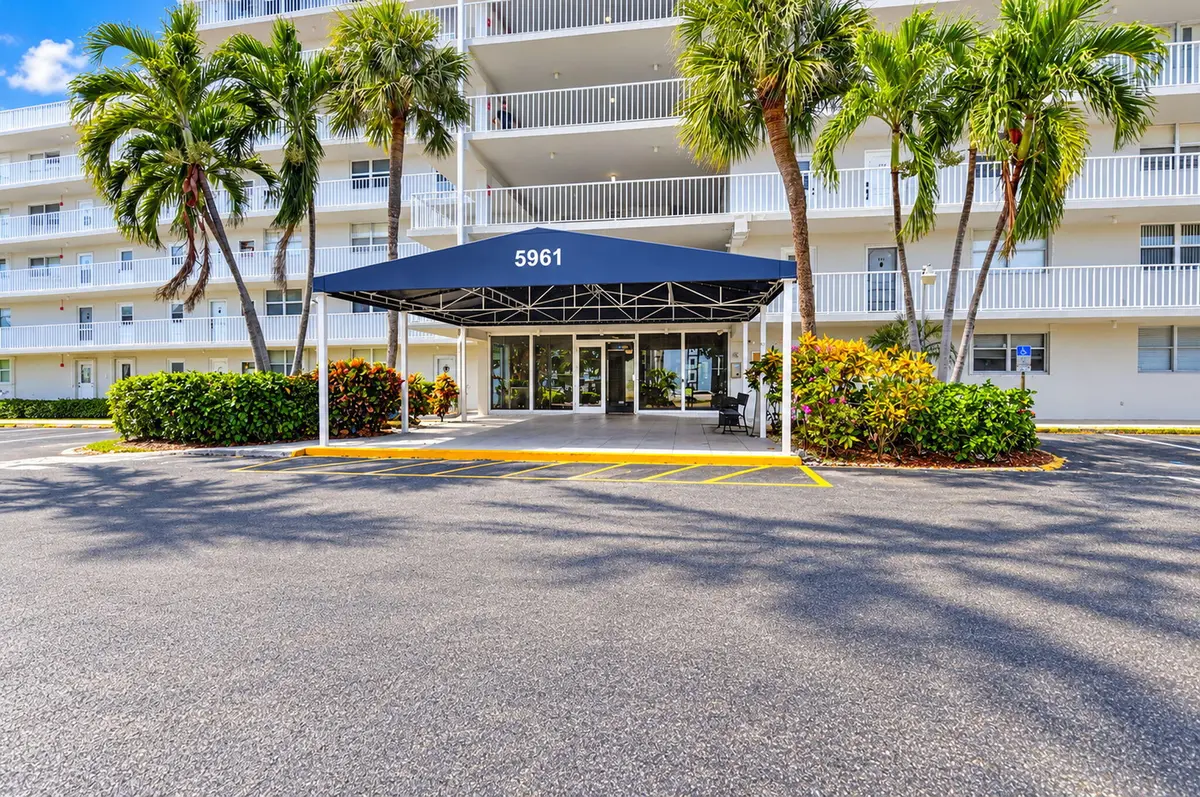 3-web-or-mls-DSC_5790 at 5961 NW 2nd Avenue 210, Boca Raton