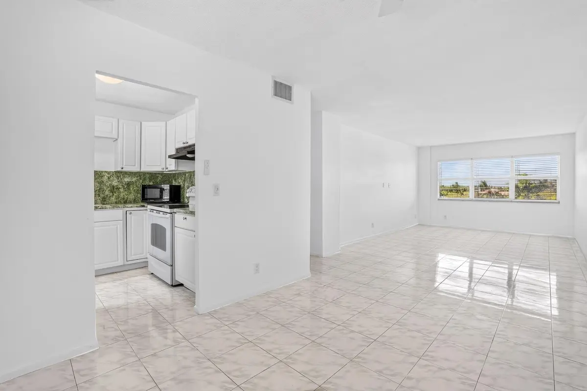 Horizon 404 DINING AREA at 2555 NE 11th Street 404, Fort Lauderdale