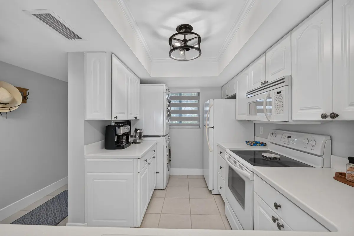 6-web-or-mls-3A5A6878 at 10152 S OCEAN Drive 213B, Jensen Beach