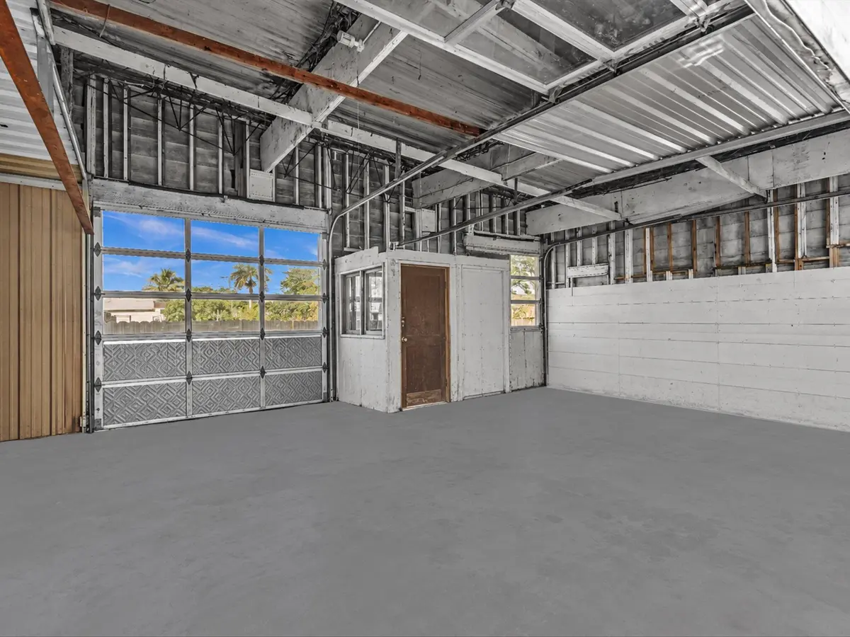 2 bay garage at 9 NW AVENUE D, Belle Glade
