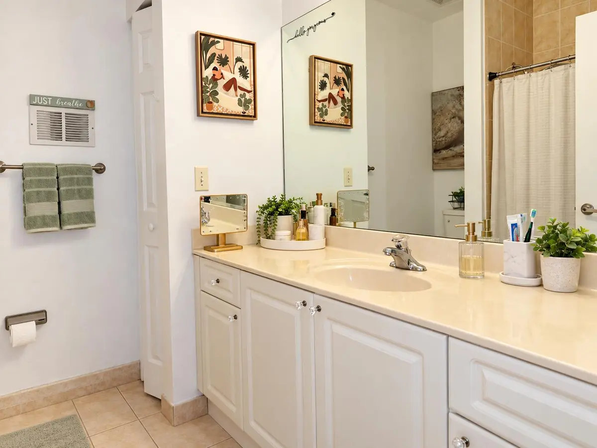 Master Bath at 2711 NE 4 Street 101, Homestead