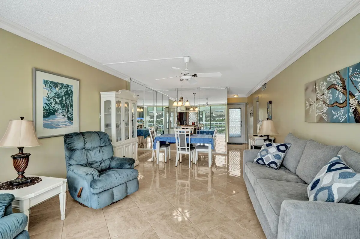 L:d at 202 SE 10TH Street 203, Dania Beach