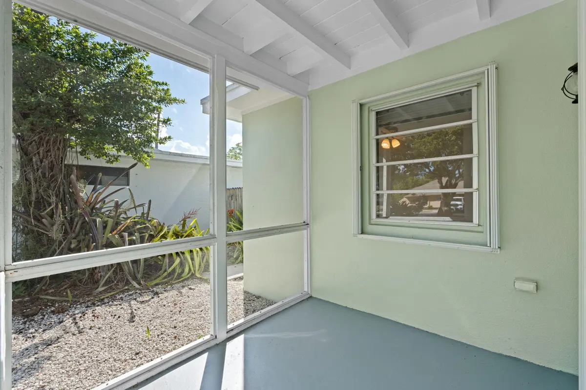 3-web-or-mls-A7401809 at 128 E Central Boulevard, Lantana
