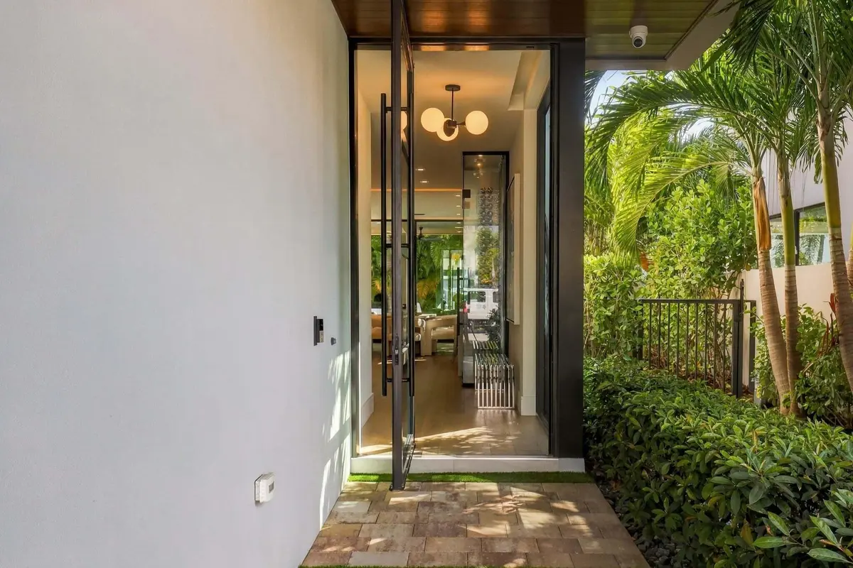 Covered Entry at 140 NE WAVECREST Way, Boca Raton
