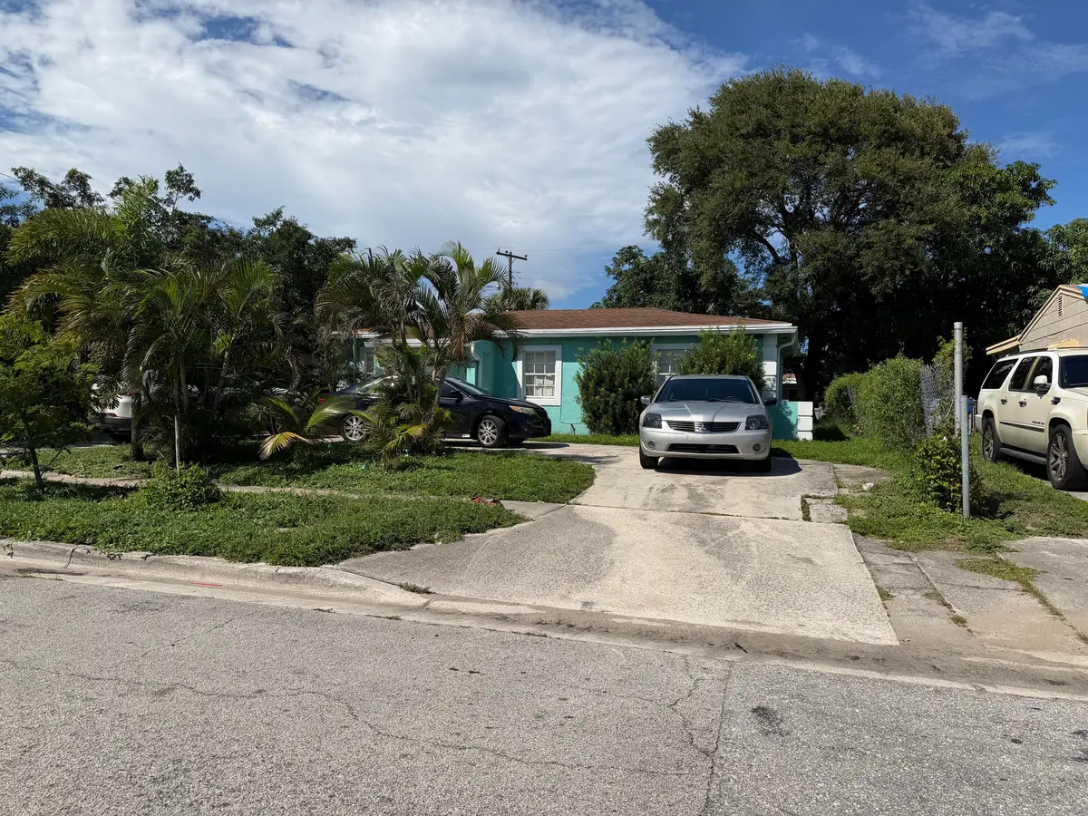 386 W 15th St photo at 386 W 15TH Street, Riviera Beach