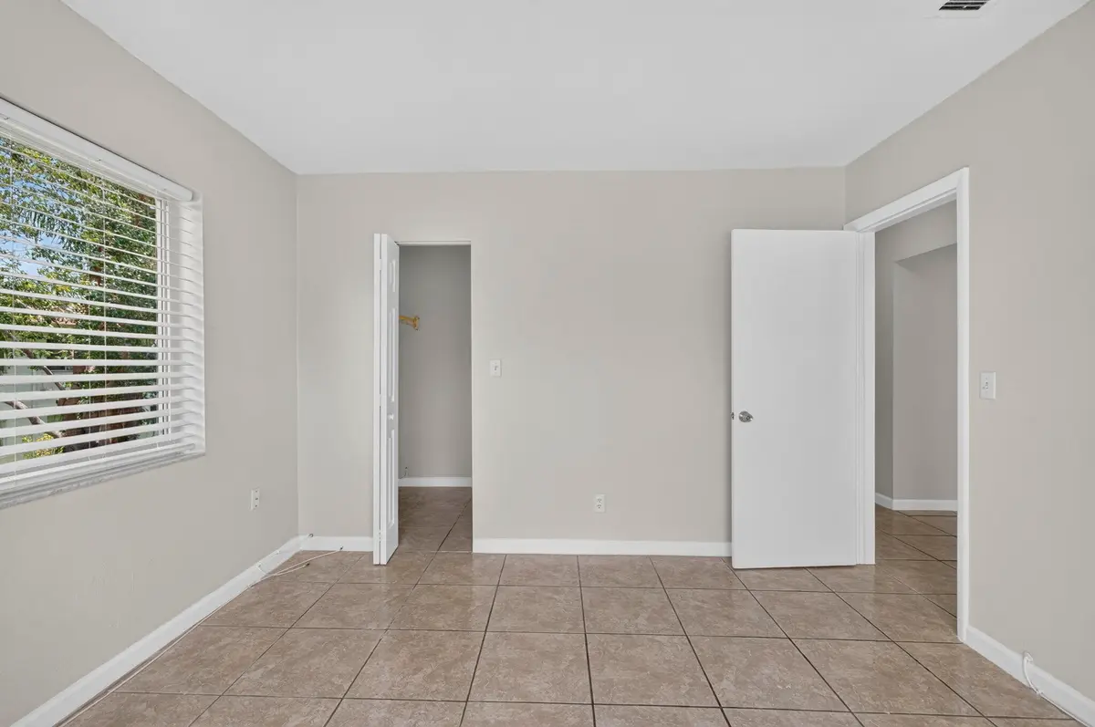 10-web-or-mls-8I8A5109 at 151 SE 6TH Avenue 16, Pompano Beach