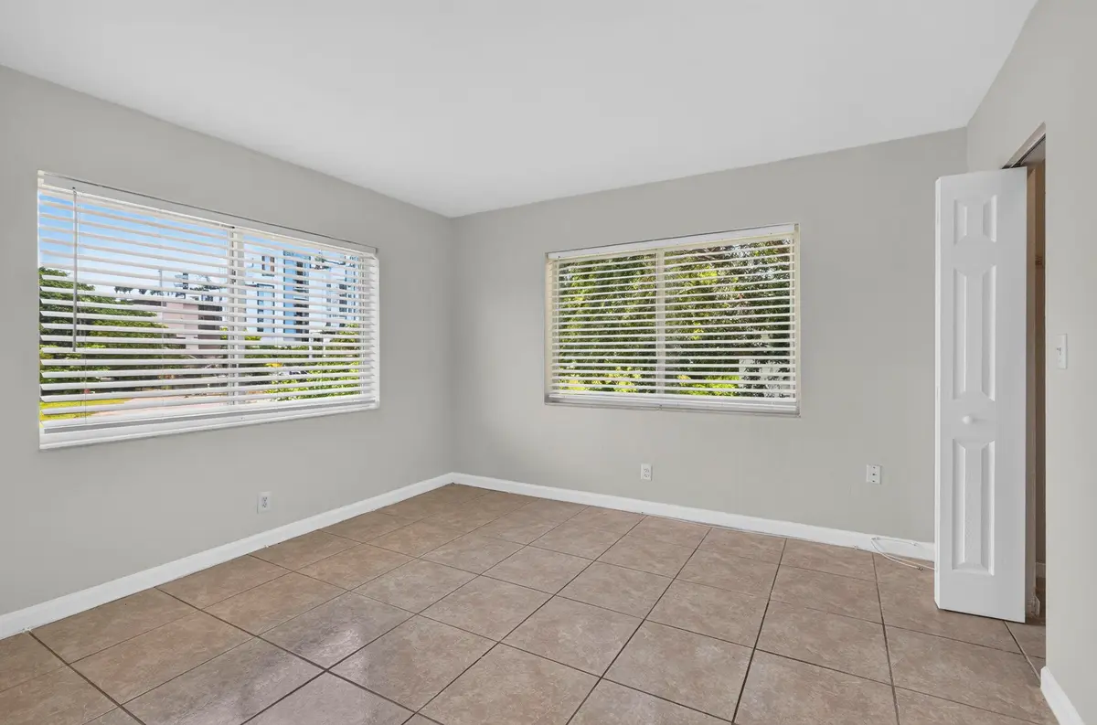 9-web-or-mls-8I8A5104 at 151 SE 6TH Avenue 16, Pompano Beach