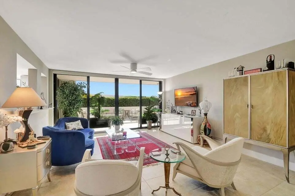 Living room b at 3590 S OCEAN Boulevard 104, South Palm Beach