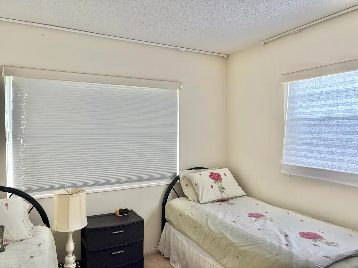 corner bedroom at 205 Salisbury I, West Palm Beach