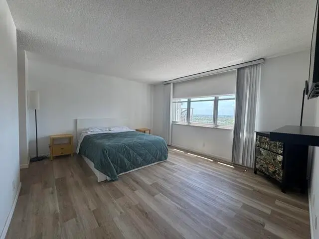 2201 master BR at 2201 S Ocean Drive, Hollywood