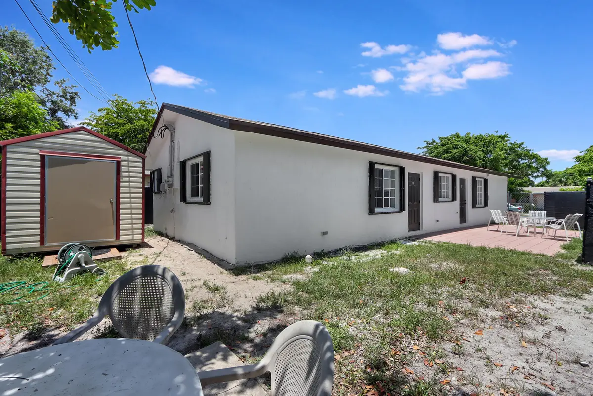 Exterior 2 at 350 NE 25th Court, Pompano Beach