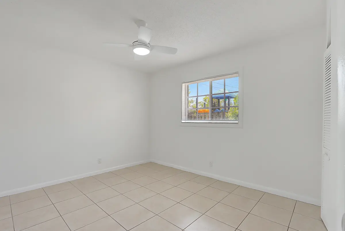 Bedroom 1 at 350 NE 25th Court, Pompano Beach