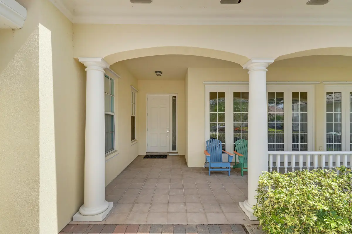 Declutter-41 at 8435 BELIZE Place, Wellington