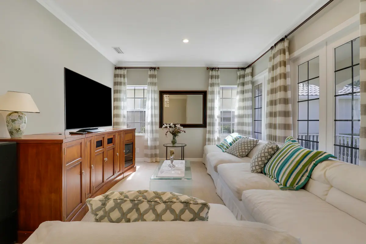 Declutter-16 at 8435 BELIZE Place, Wellington