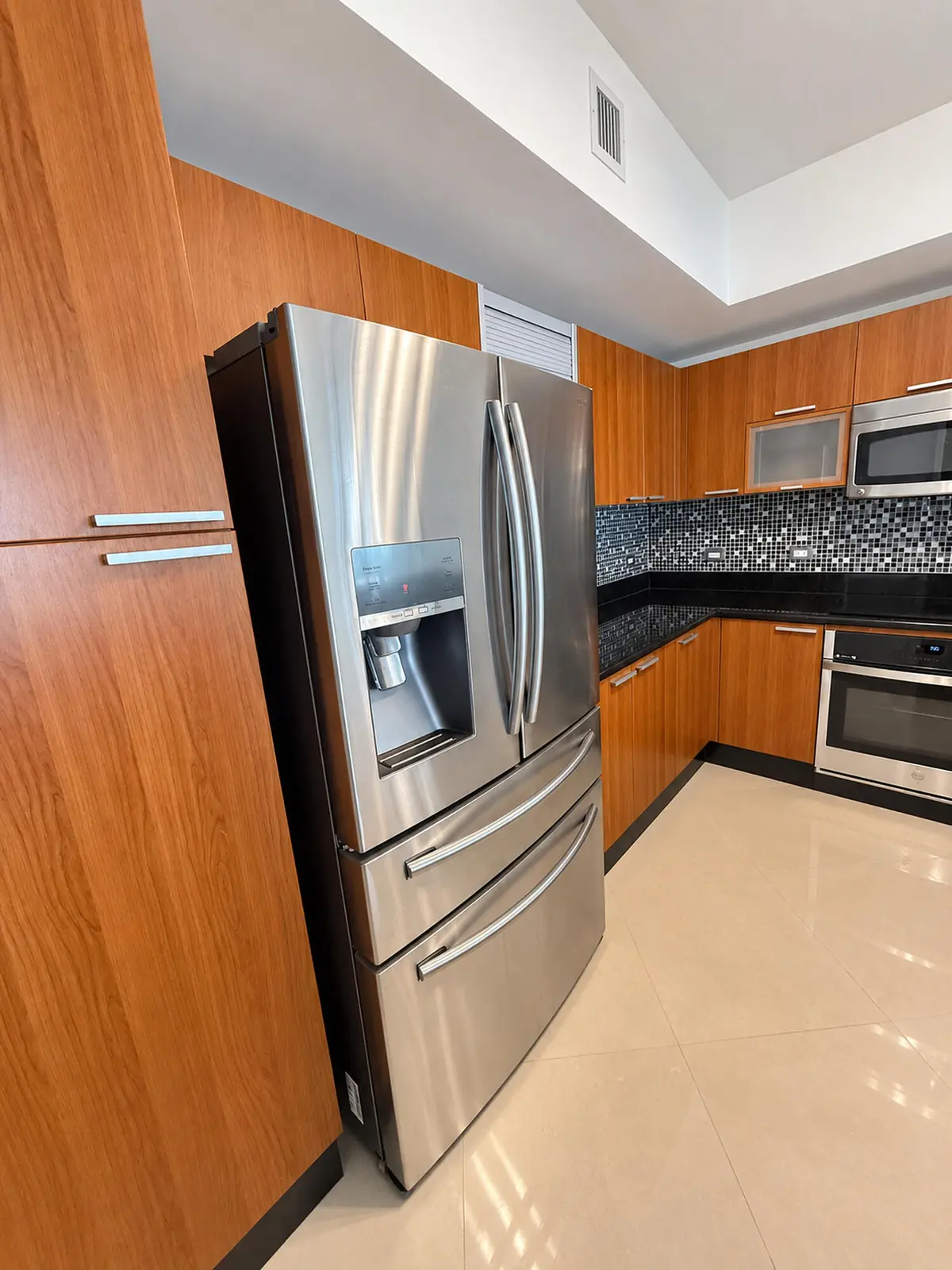 SS APPLIANCES at 2640 LAKE SHORE Drive 1711, Riviera Beach