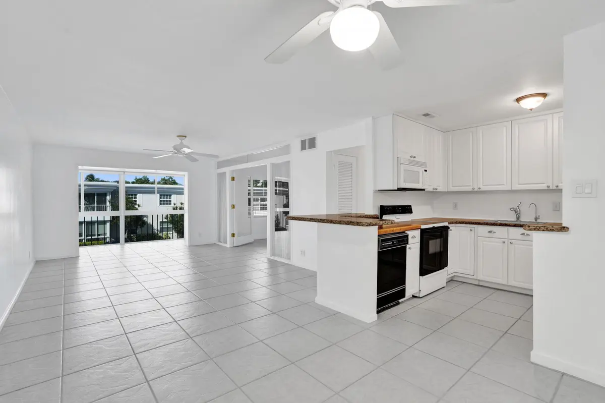 7-web-or-mls-DSC03107 at 6469 BAY CLUB Drive 3, Fort Lauderdale