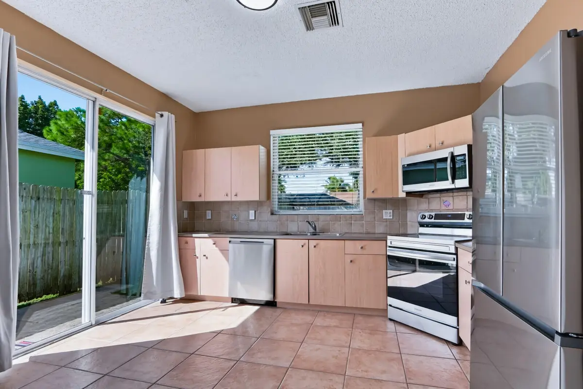 27_Image_15_mls at 1024 PARK HILL Drive, Haverhill
